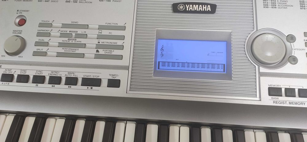 Синтезатор Yamaha DGX-205, 76 клавиш,пюпитр  подставка и чехол, только  ОДЕССА