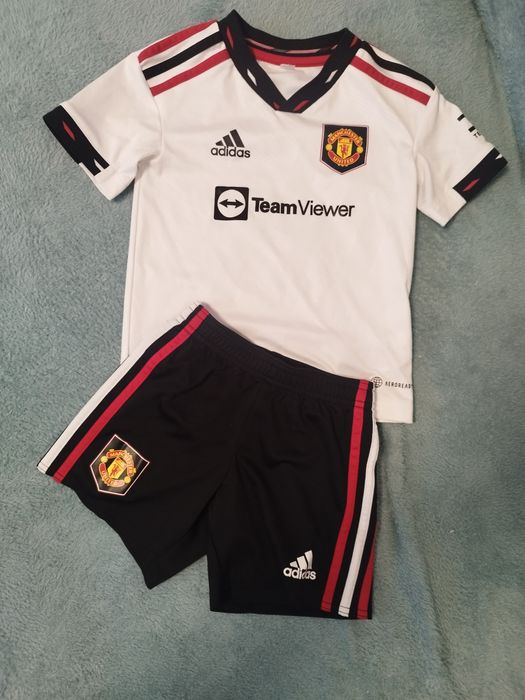 Komplet chłopięcy piłkarski 104 adidas