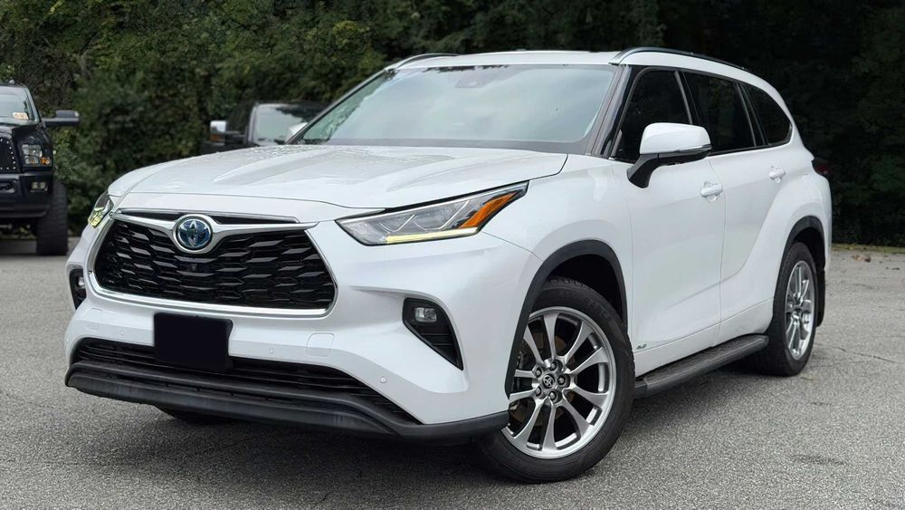 Toyota Highlander Hybrid      2022