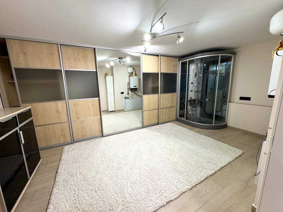 Котедж  з власним гаражем  Петра Полтави центр   300000