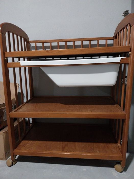 Cama de Bébé e fraldário