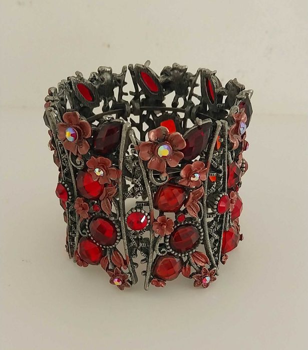 Pulseira de Punho Vintage, larga com motivos Florais e pedras preciosas em tons de rosa e vermelho