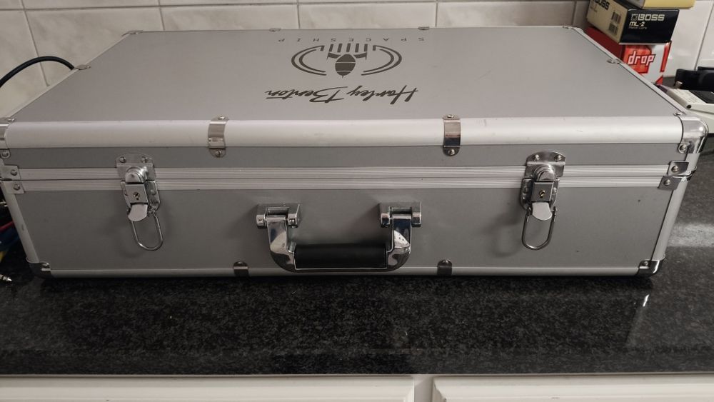 Mala case para pedais Harley benton + transformador