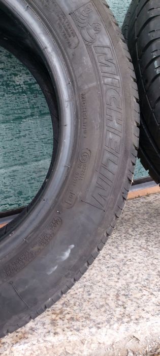 Pneus Michelin 185/60 R14 em muito bom estado