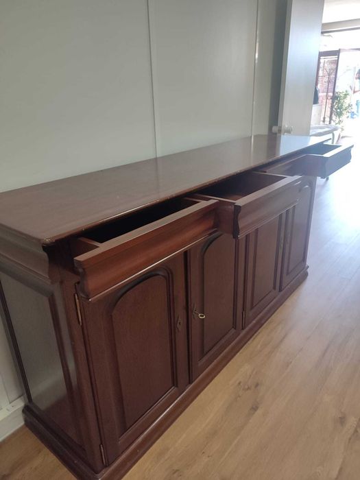 Movel aparador de madeira boa qualidade