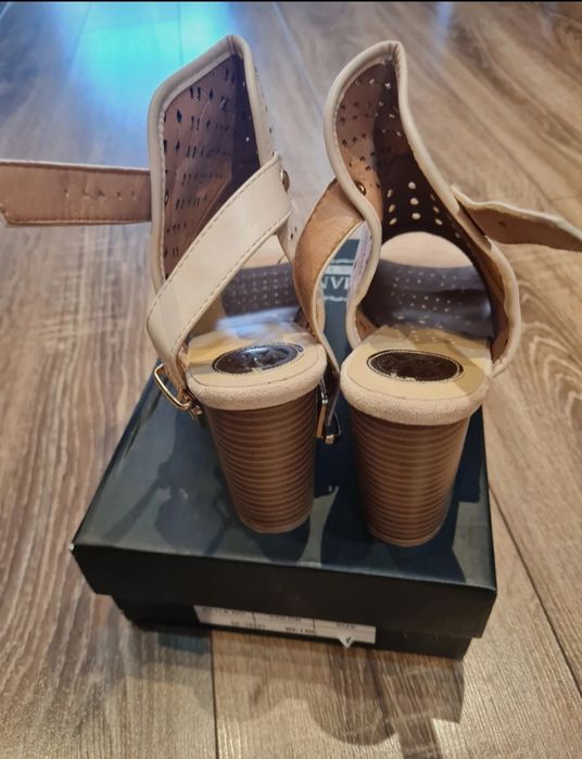 Nowe buty na korku