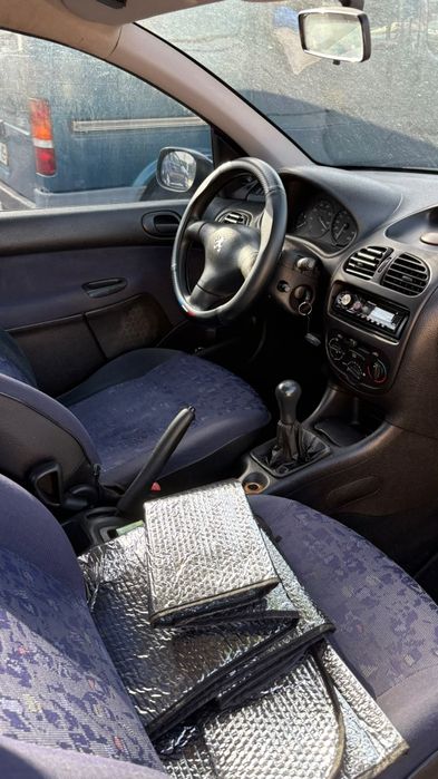 Peugeot 206  163.000 km  5 lugares. foto 5