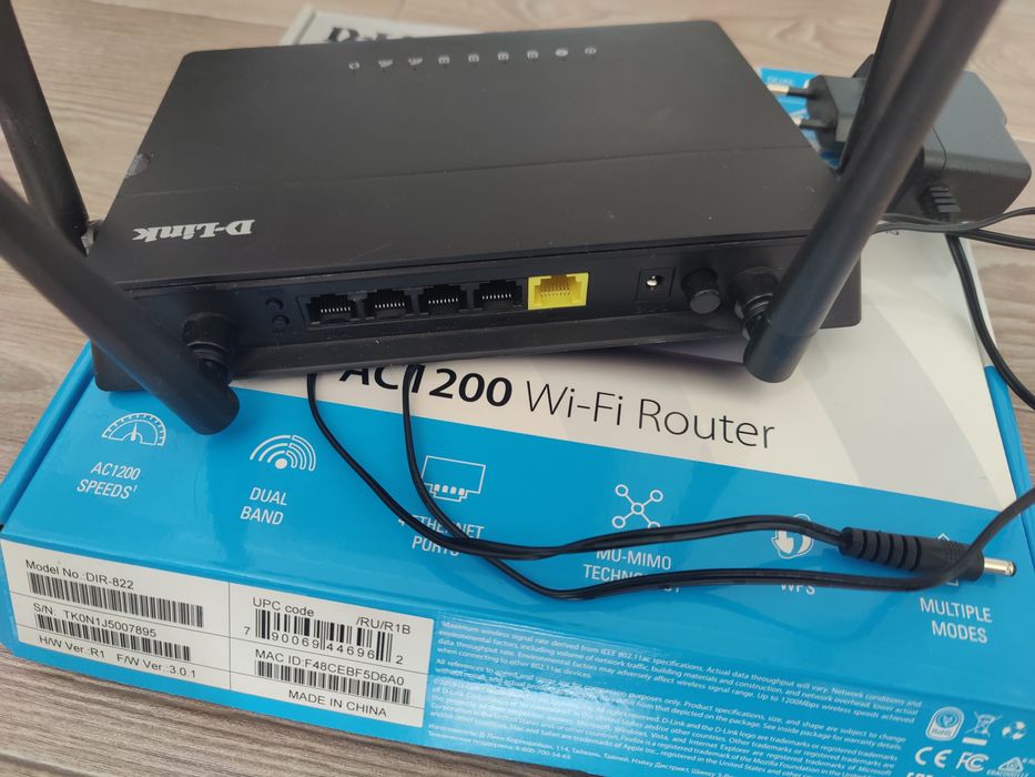 Маршрутизатор D-Link DIR-822 AC1200 2.4GHZ + 5GHZ