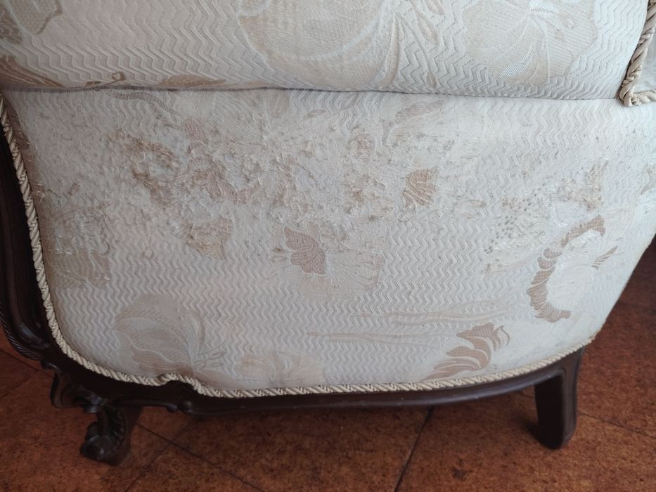Conjunto de 1 Sofá e 2 Poltronas em Madeira Entalhada