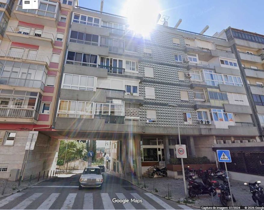 T2 Calçada dos Mestres 7, prédio com porteiro