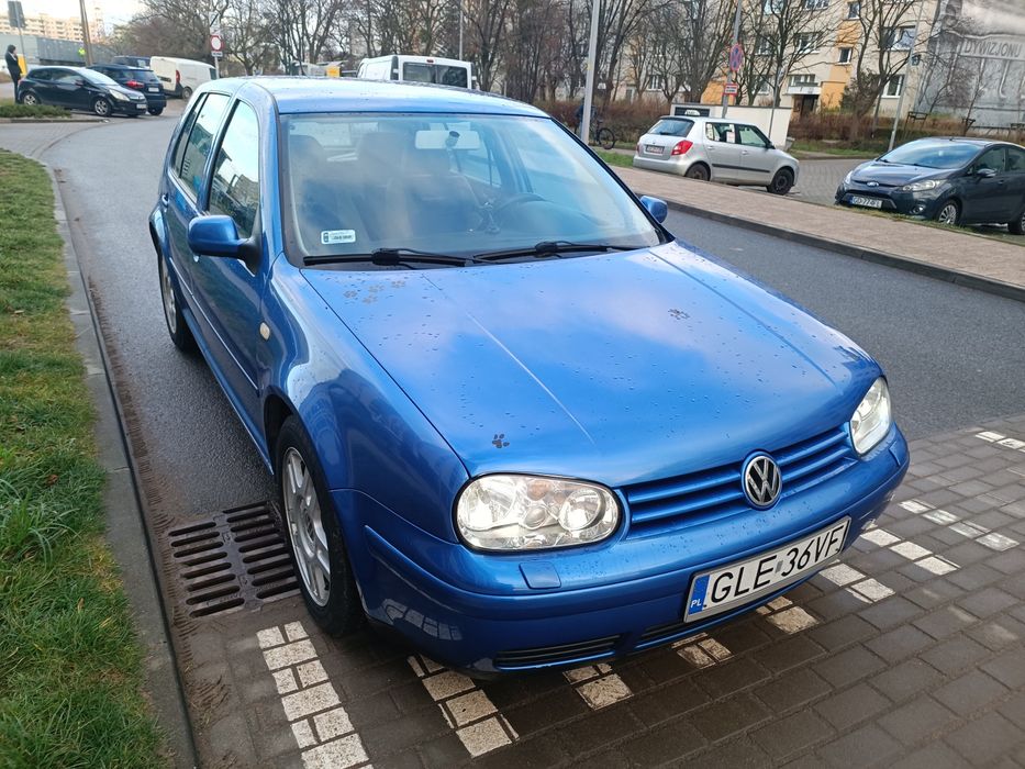 VW golf 1.6 Benzyna 1999 rok 250 Przebiegu