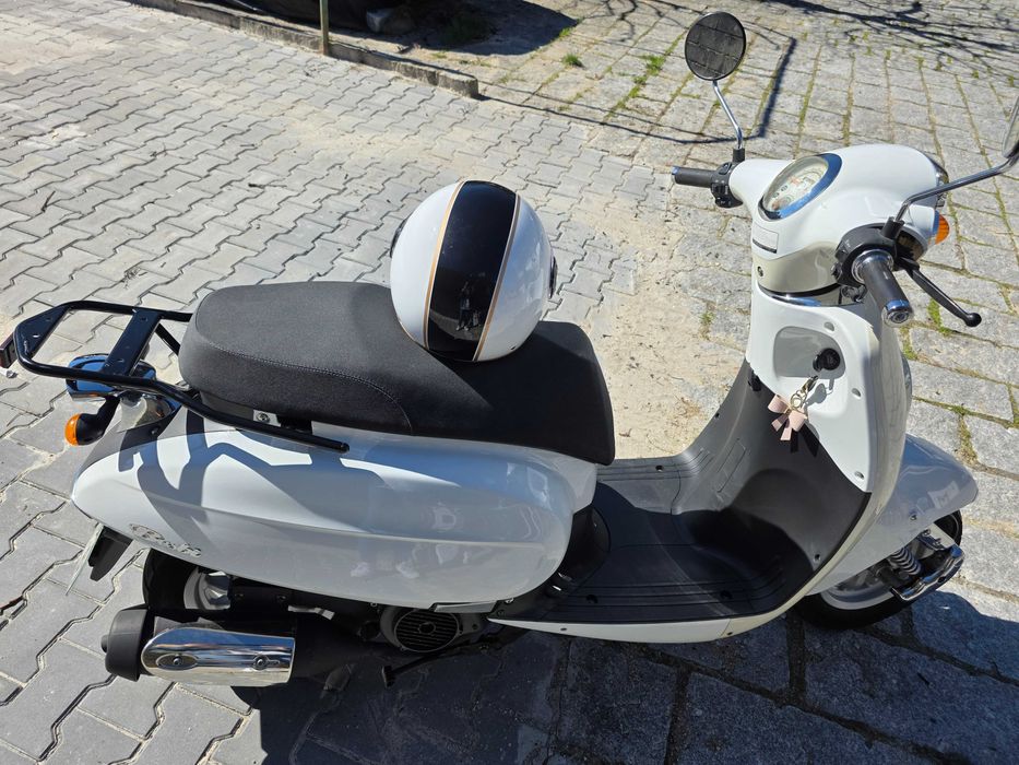 Daelim besbi 125 scooter
