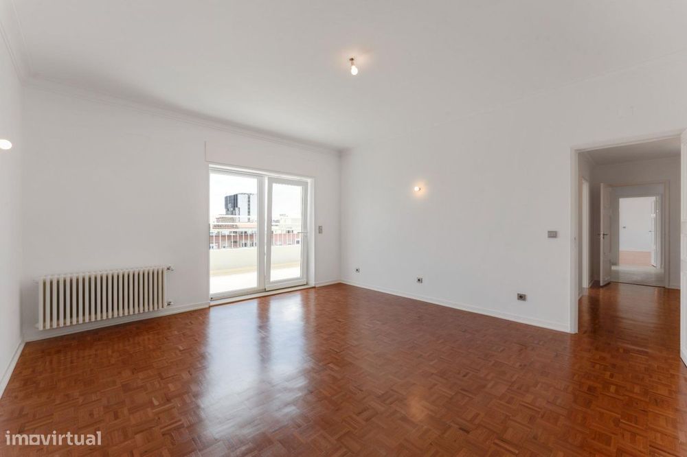 Penthouse T6 com Terraço de 131 m2 e Vista sobre Lisboa | Alvalade