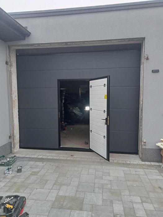 PRODUCENT brama segmentowa garażowa przemysłowa bramy garażowe PUŁAWY