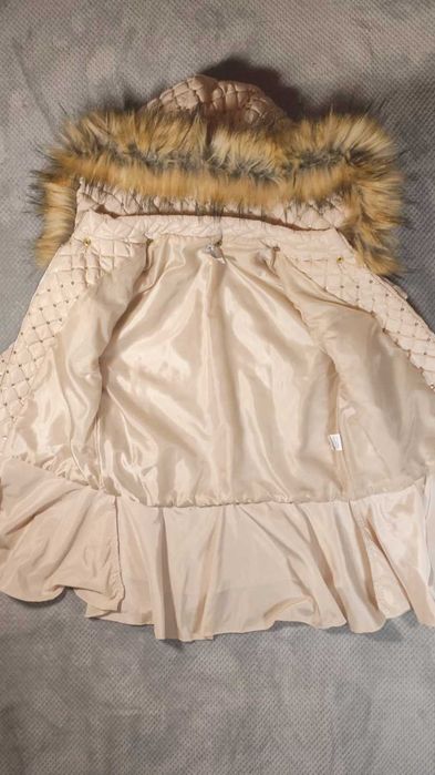 Casaco acolchoado beje com lantejoulas