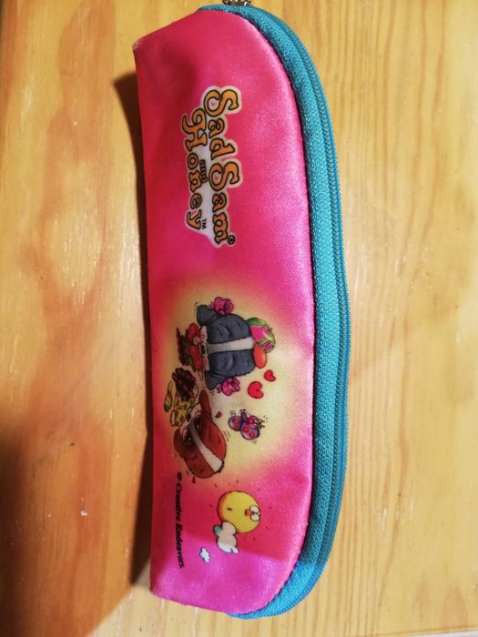 Estojo SadSam and Honey cor de rosa e azul