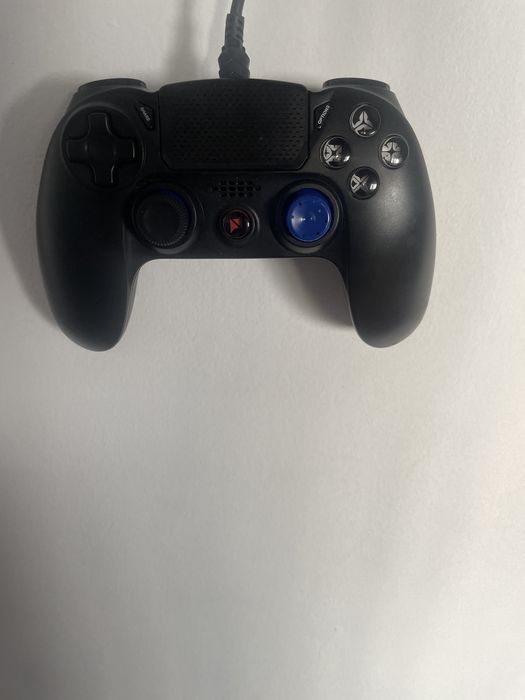 Vendo comando com fio (USB) compatível com PS3, PS4 e PS5