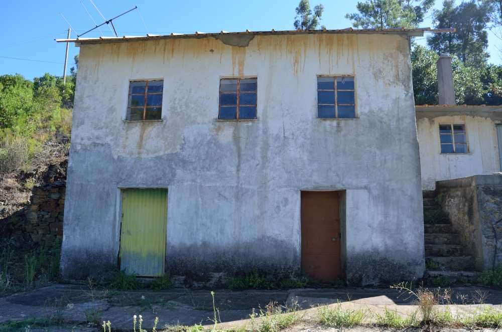 Casa antiga e terreno
