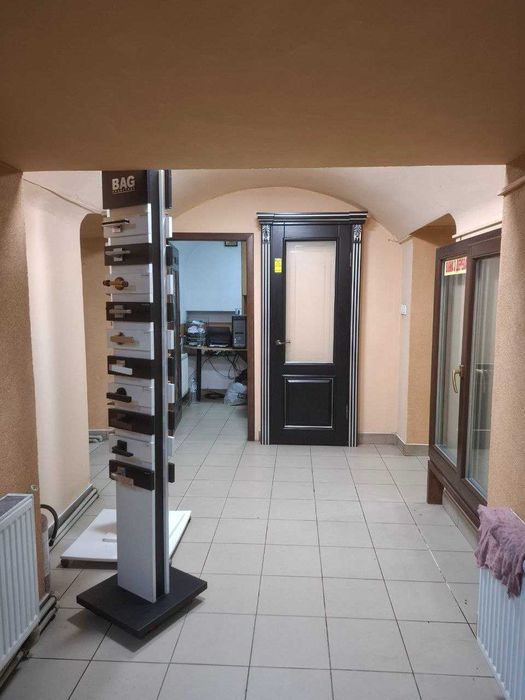 Продаж комерційного приміщення в центрі вул. Сагайдачного