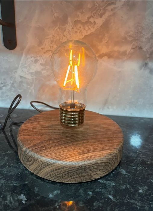 Lâmpada flutuante, levita através mecanismo magnético