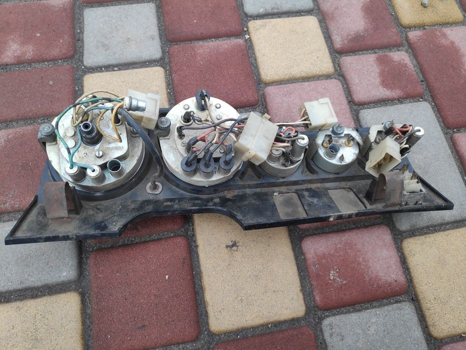 Панель приборов ВАЗ 2106