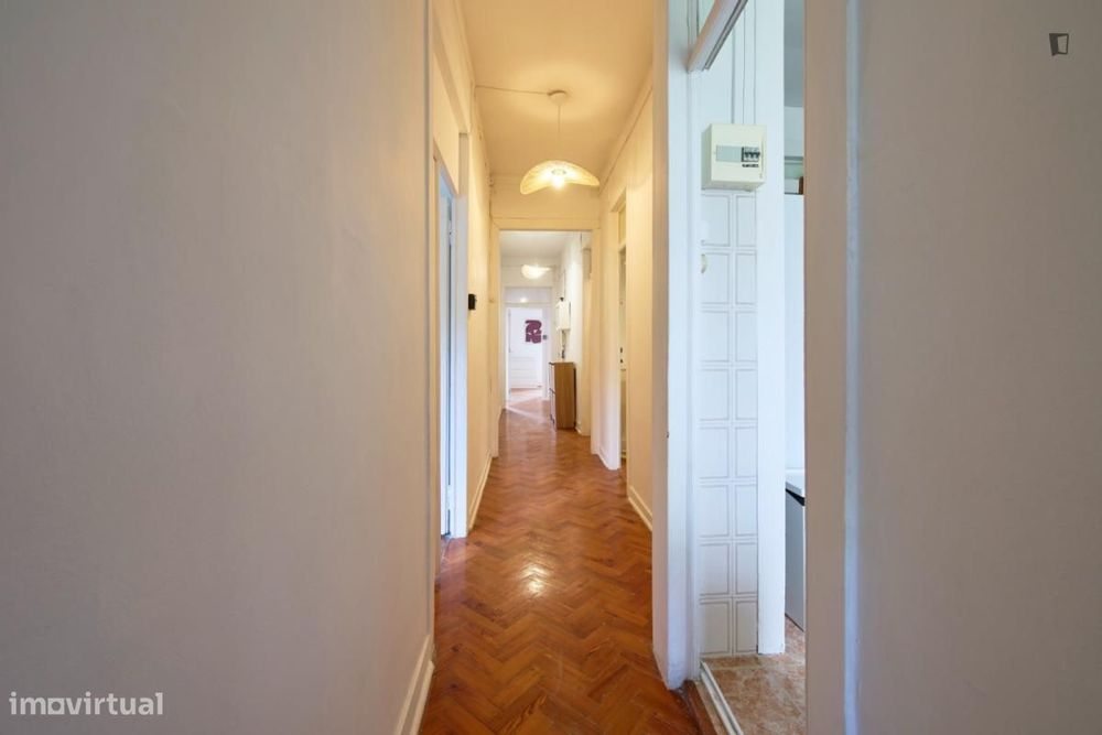 Quarto - localizado em São Bento Lisbon