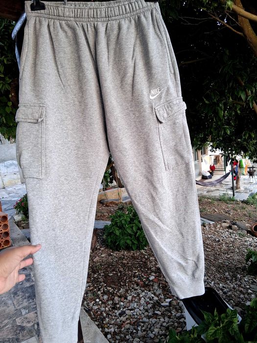 Calça Nike,com top Prettylittlething.