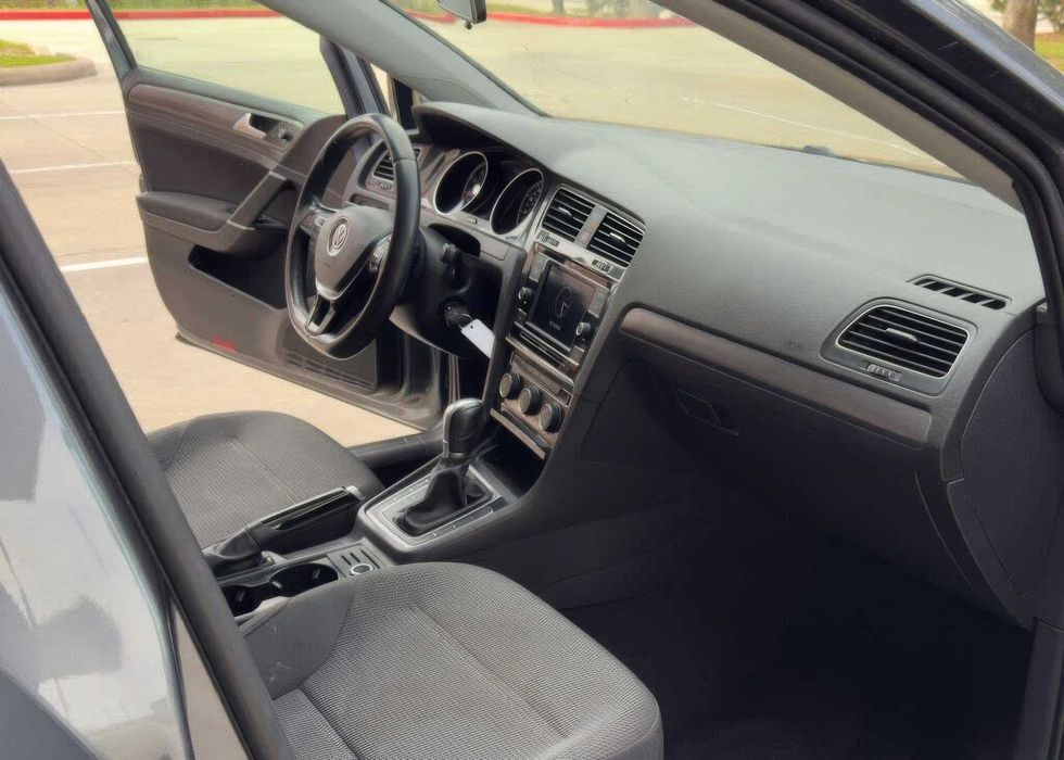 Volkswagen Golf      2020