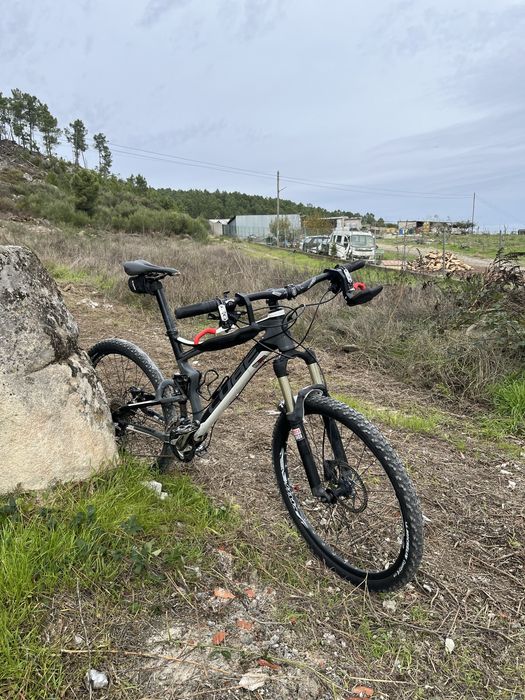 Bicicleta cube stereo hpa