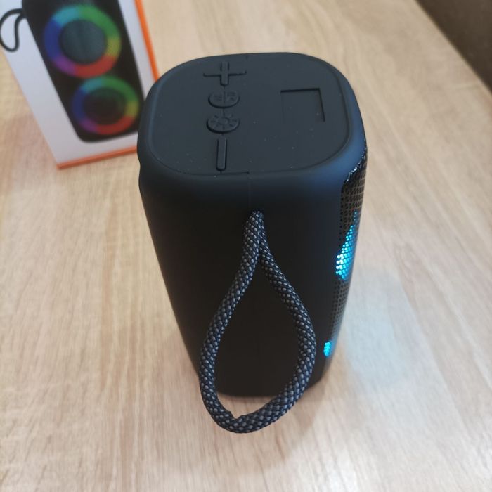 Мощная беспроводная Bluetooth колонка NB-041 со светомузыкой FM радио