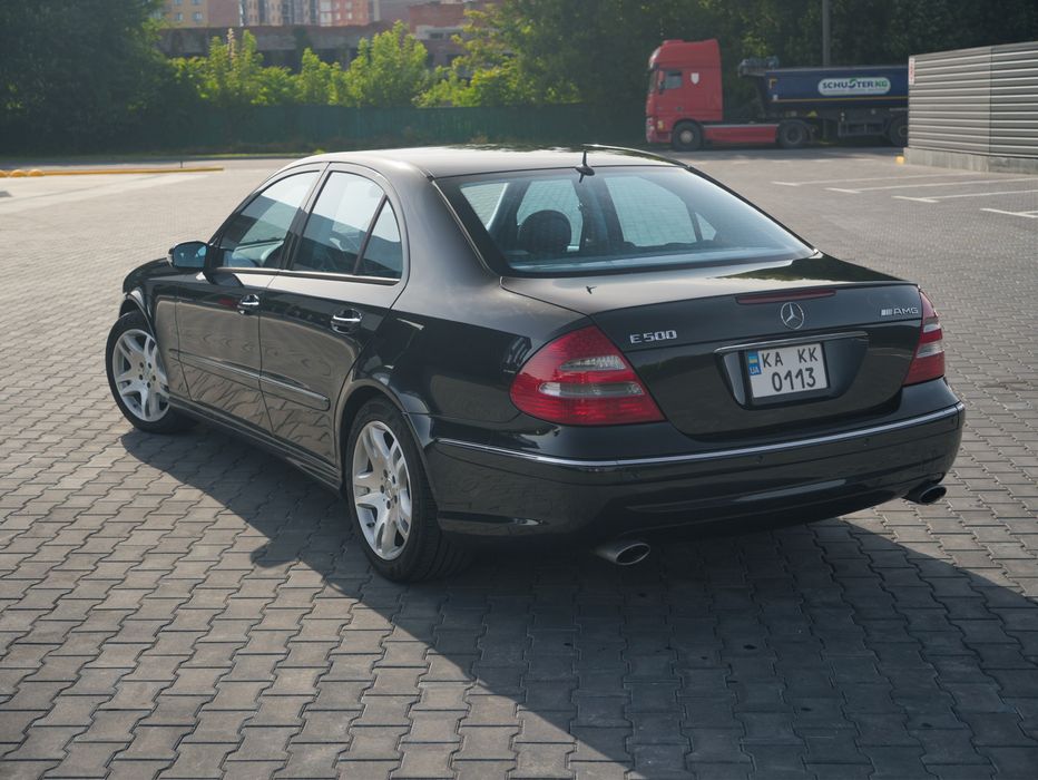 Mercedes benz w211 e500.