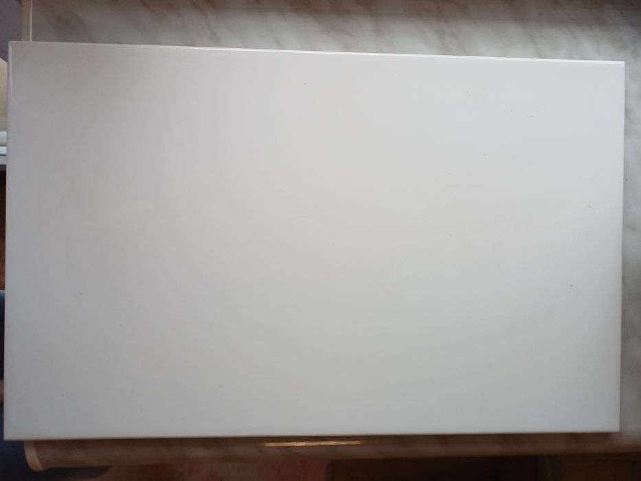 Продаётся  керамическая плитка.