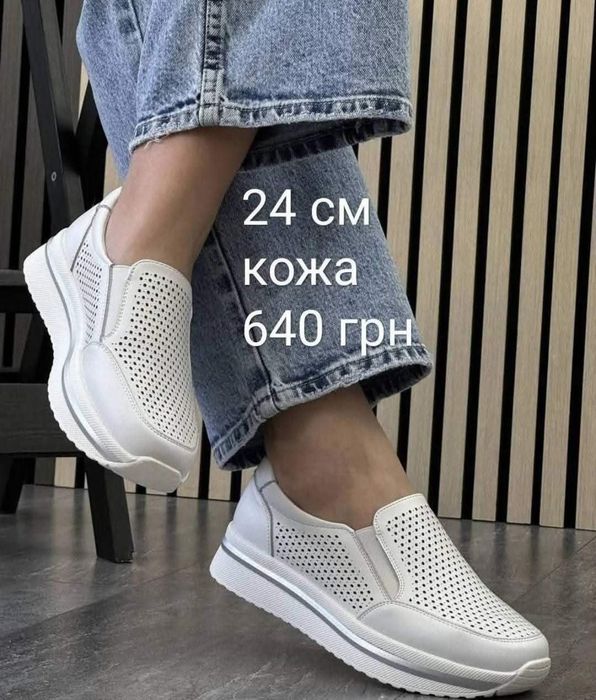 Нові жіночі кросівки