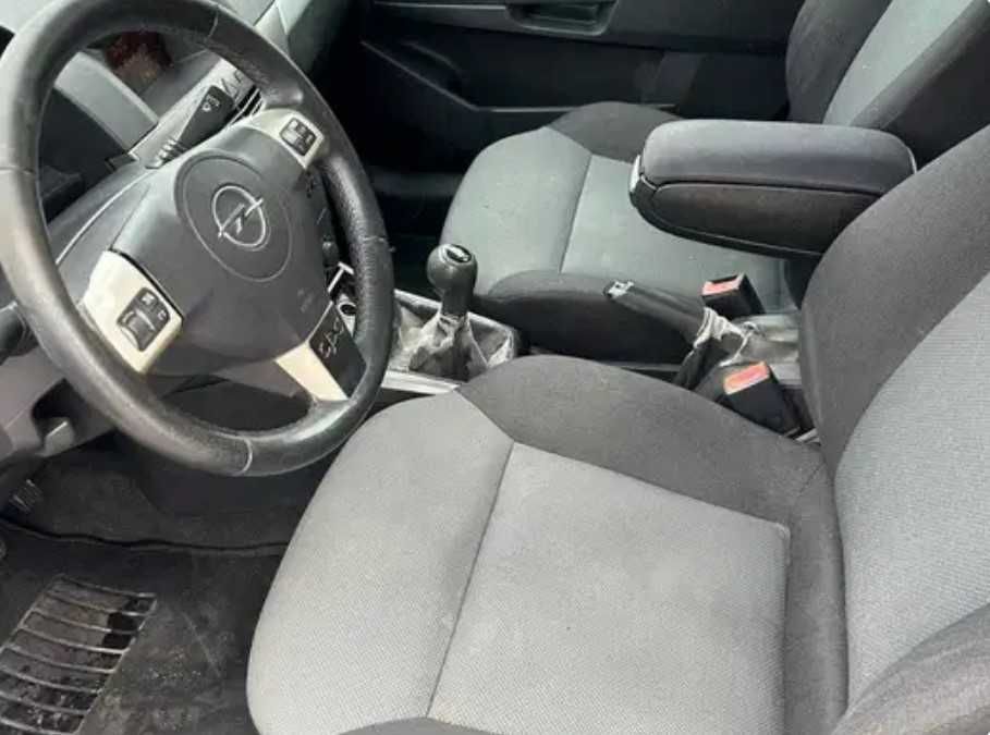 Opel Astra H kombi 1.6 ben 2005
