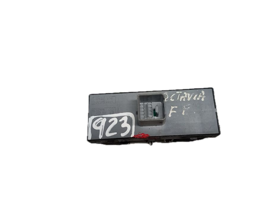 Comando / botão / interruptor vidros frente esquerdo SKODA Octavia II