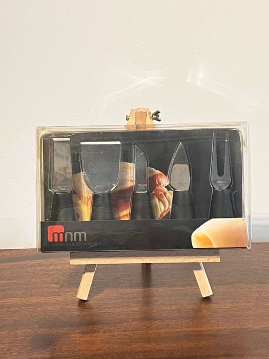 Set of 5 Special Cheese Knives – Brand New and Sealed!