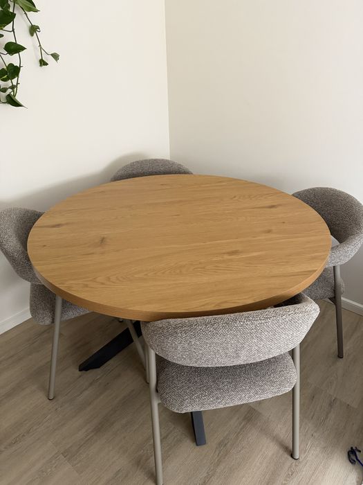 Mesa com 4 cadeiras
