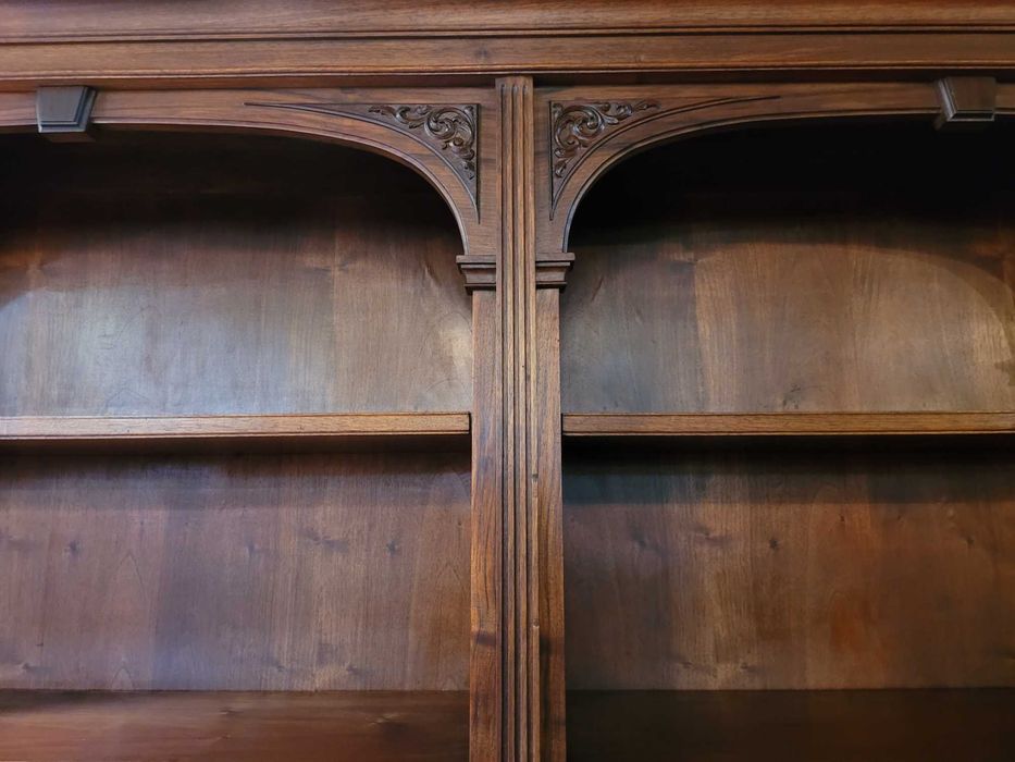 Móvel / estante em madeira maciça para sala ou escritório