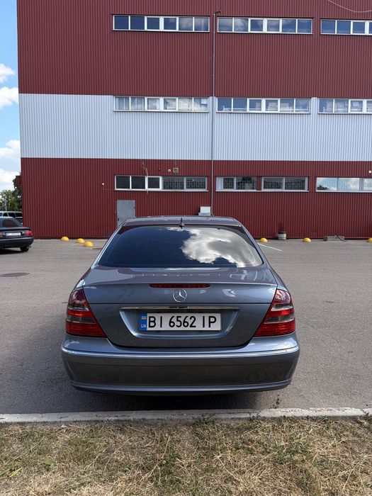 Mercedes-Benz E-Class W211