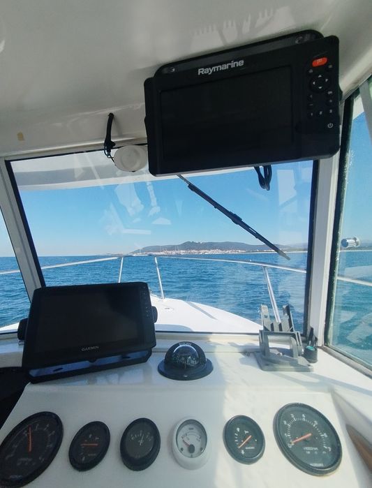 Barco cabinado Silcar 610