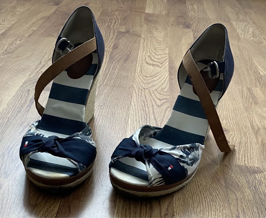 Tommy Hilfiger buty damskie letnie ba koturnie sandałki