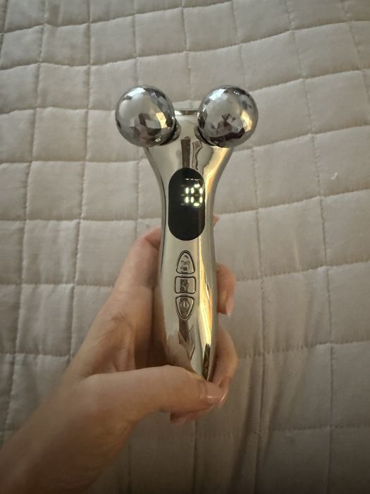 Мікрострумовий масажер для обличчя