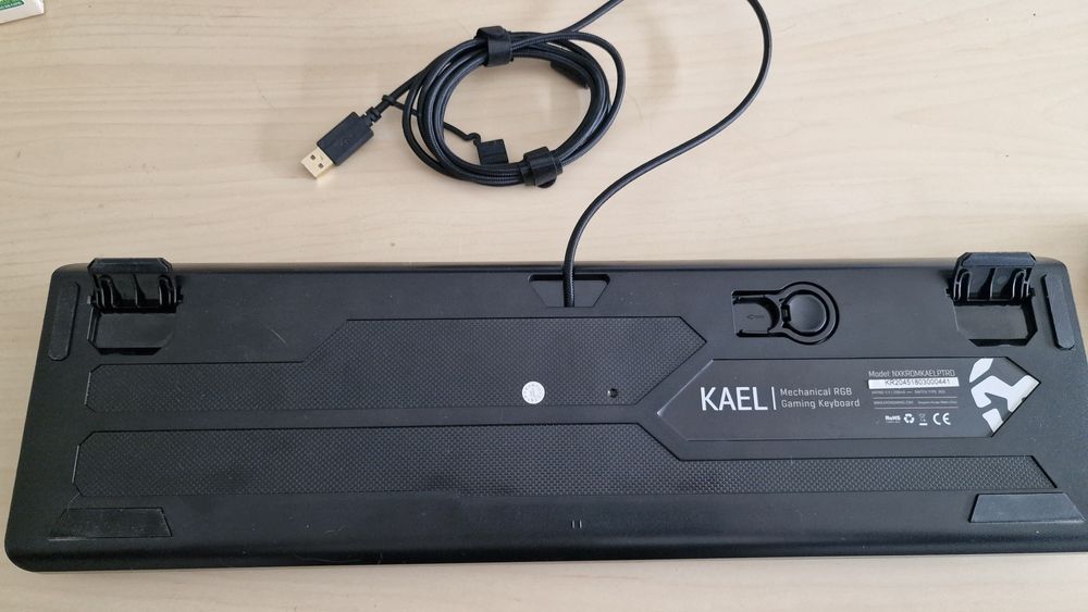 Teclado mecânico Krom Kael RGB