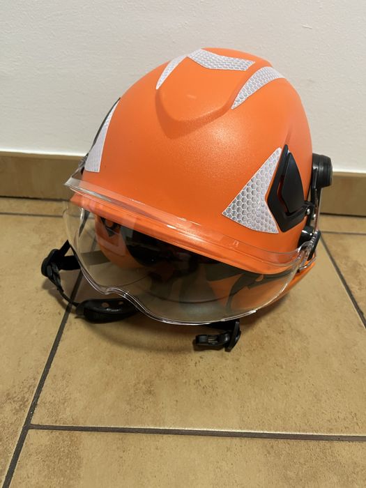 Kask ochronny do prac z narzedziami