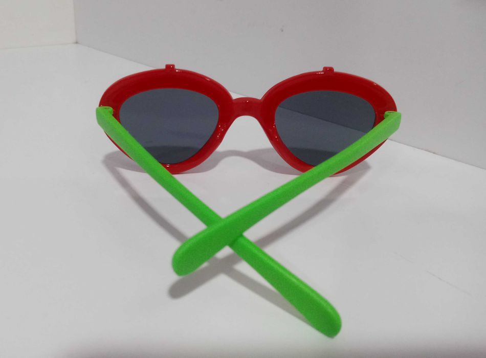 Primark okulary przeciwsłoneczne z motywem truskawki
