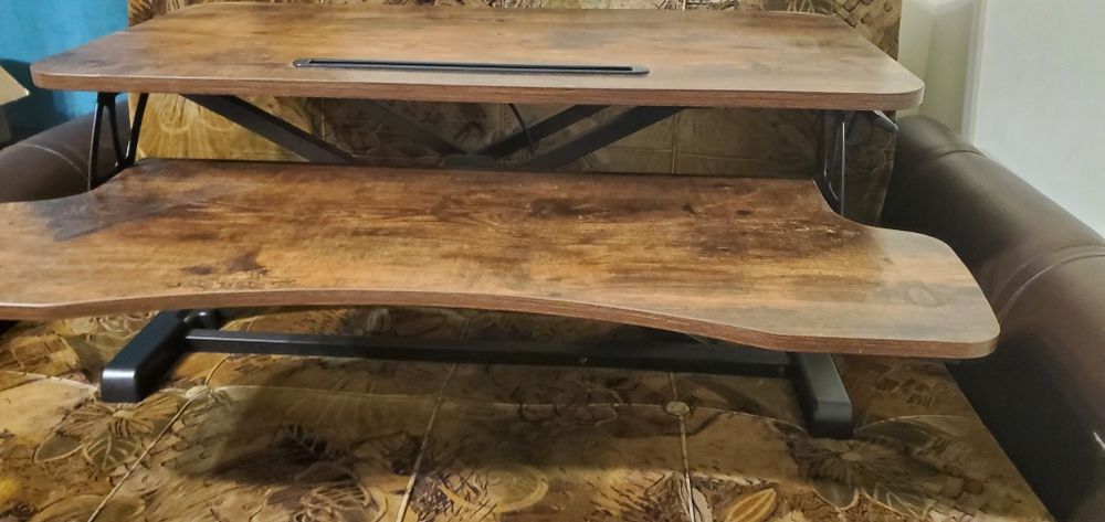 Podstawka pod laptopa i monitory – ergonomiczne rozwiązanie do pracy