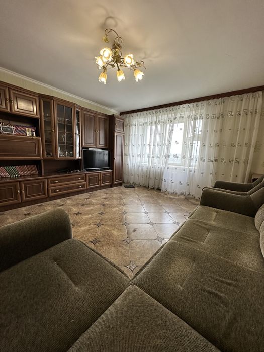 Продається 3-кімнатна квартира по вул. М. Небаби, центр міста