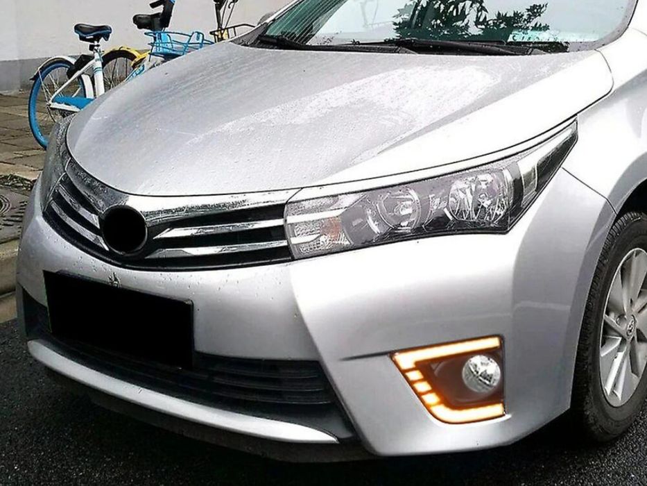 Toyota Corolla E16 ledy LED światła do jazdy dziennej DRL halogen