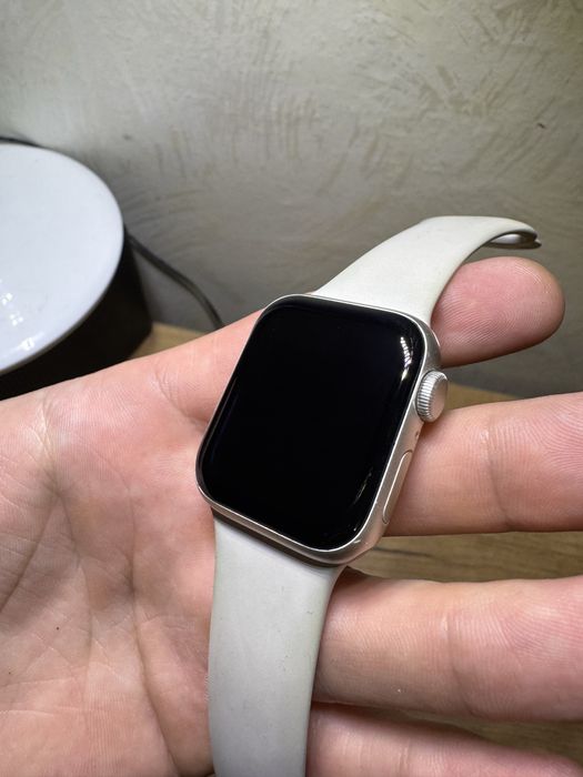 Apple watch  SE 2 40 mm акб 100 % гарний  стан