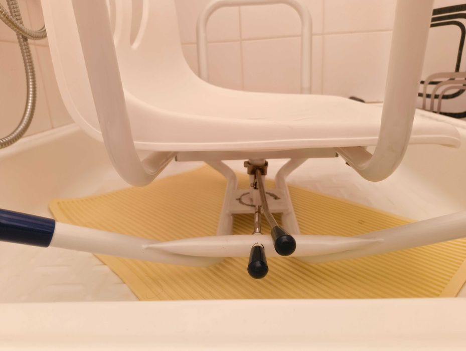 Cadeira de banho giratória para banheira, como nova.